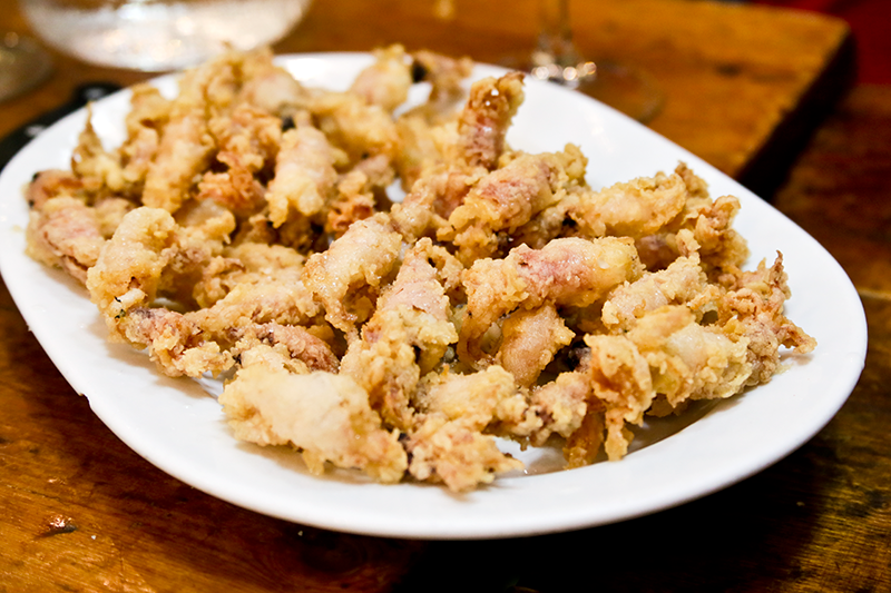 A ración of chipirones fritos - small fried squid