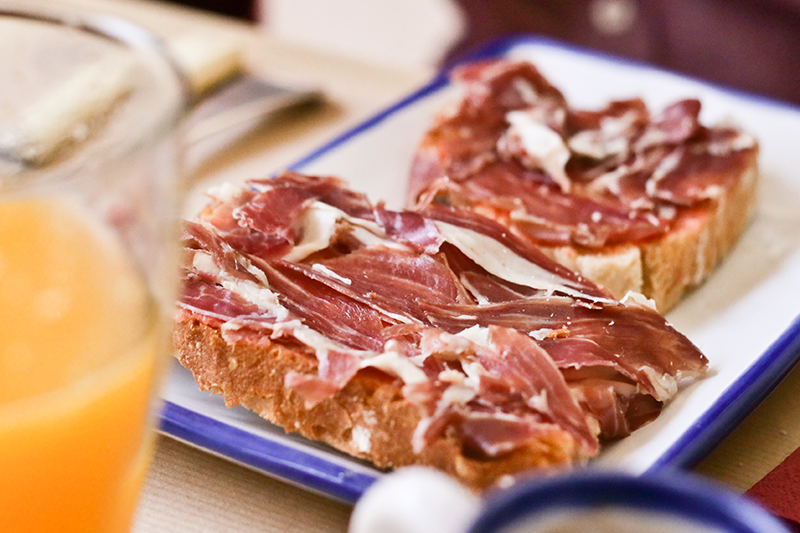 tostada_de_jamon_tomate