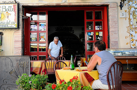 Deciding Where to Eat in Italy